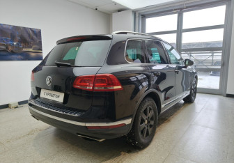 Подержанный автомобиль Volkswagen Touareg 2015 года (4 фото)
