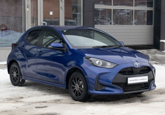Подержанный автомобиль Toyota Yaris Hatchback 2020 года (3 фото)