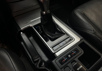 Подержанный автомобиль Toyota Land Cruiser Prado 2019 года (14 фото)