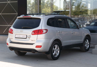 Подержанный автомобиль Hyundai Santa Fe 2007 года (5 фото)