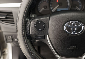 Подержанный автомобиль Toyota Corolla Sedan 2014 года (12 фото)