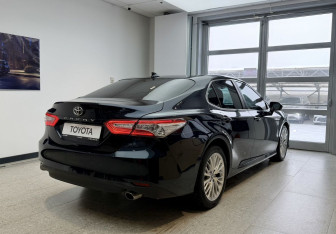 Подержанный автомобиль Toyota Camry Sedan 2018 года (8 фото)