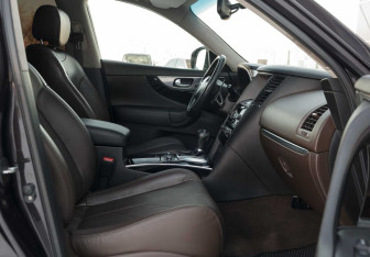 Подержанный автомобиль Infiniti FX 2010 года (22 фото)