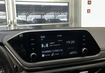 Подержанный автомобиль Hyundai Sonata 2021 года (13 фото)