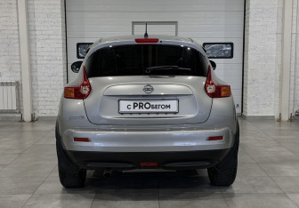 Подержанный автомобиль Nissan Juke 2012 года (5 фото)