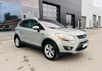 Подержанный автомобиль Ford Kuga 2010 года (3 фото)