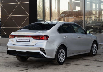 Подержанный автомобиль Kia Cerato Sedan 2021 года (5 фото)