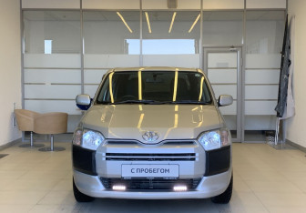 Подержанный автомобиль Toyota Succeed 2015 года (2 фото)