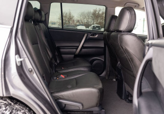 Подержанный автомобиль Toyota Highlander 2013 года (19 фото)