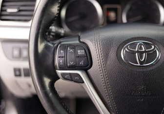 Подержанный автомобиль Toyota Highlander 2018 года (12 фото)