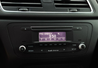 Подержанный автомобиль Audi Q3 2012 года (14 фото)