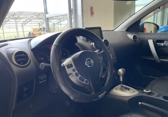 Подержанный автомобиль Nissan Qashqai 2007 года (7 фото)