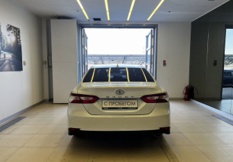 Подержанный автомобиль Toyota Camry Sedan 2021 года (5 фото)