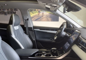 Подержанный автомобиль Geely Atlas 2024 года (15 фото)