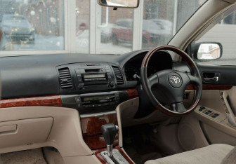 Подержанный автомобиль Toyota Premio 2003 года (10 фото)