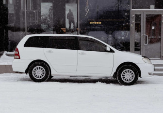 Подержанный автомобиль Toyota Corolla Wagon 2002 года (4 фото)