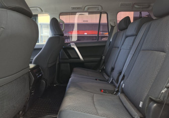 Подержанный автомобиль Toyota Land Cruiser Prado 2018 года (13 фото)