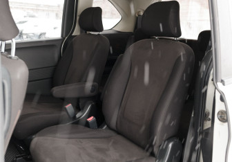 Подержанный автомобиль Honda Freed 2010 года (17 фото)