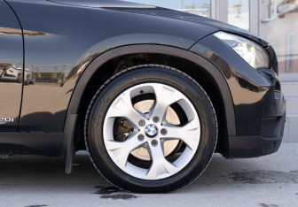 Подержанный автомобиль BMW X1 2013 года (9 фото)