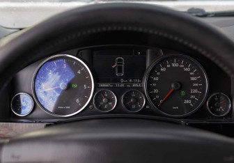 Подержанный автомобиль Volkswagen Touareg 2007 года (13 фото)