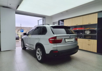 Подержанный автомобиль BMW X5 2008 года (6 фото)
