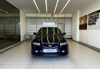 Подержанный автомобиль Honda Accord Wagon 2002 года (2 фото)