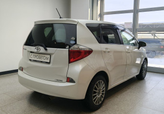 Подержанный автомобиль Toyota Ractis 2011 года (5 фото)