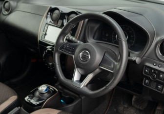 Подержанный автомобиль Nissan Note 2017 года (11 фото)