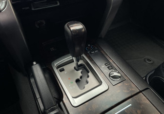 Подержанный автомобиль Toyota Land Cruiser Suv 2012 года (13 фото)