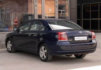 Подержанный автомобиль Toyota Avensis Sedan 2007 года (7 фото)