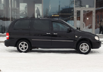 Подержанный автомобиль Kia Carnival 2004 года (4 фото)
