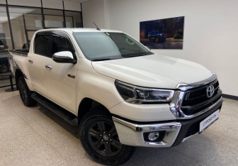Подержанный автомобиль Toyota Hilux 2022 года (4 фото)