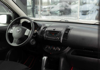 Подержанный автомобиль Nissan Note 2013 года (10 фото)