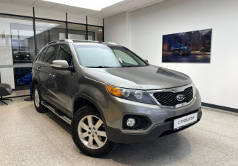 Подержанный автомобиль Kia Sorento 2012 года (3 фото)