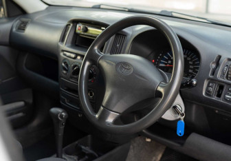 Подержанный автомобиль Toyota Probox 2009 года (11 фото)