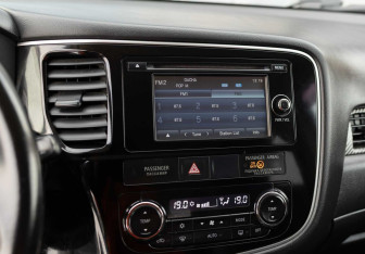 Подержанный автомобиль Mitsubishi Outlander 2013 года (14 фото)