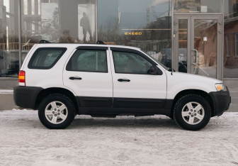 Подержанный автомобиль Ford Escape 2005 года (4 фото)