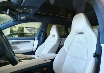 Подержанный автомобиль Zeekr 001 2023 года (14 фото)