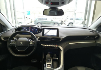 Подержанный автомобиль Peugeot 3008 2019 года (8 фото)