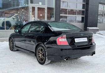 Подержанный автомобиль Subaru Legacy Sedan 2005 года (7 фото)