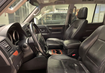 Подержанный автомобиль Mitsubishi Pajero 2006 года (7 фото)