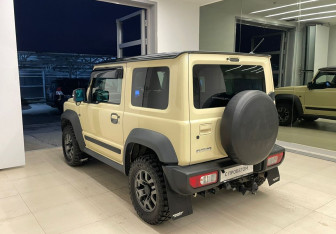 Подержанный автомобиль Suzuki Jimny 2020 года (6 фото)