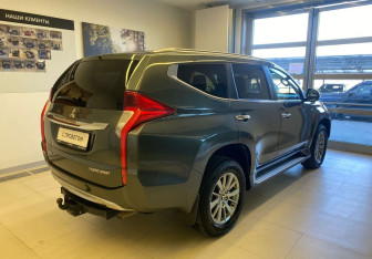 Подержанный автомобиль Mitsubishi Pajero Sport 2019 года (5 фото)