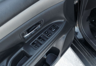 Подержанный автомобиль Mitsubishi Outlander 2013 года (18 фото)