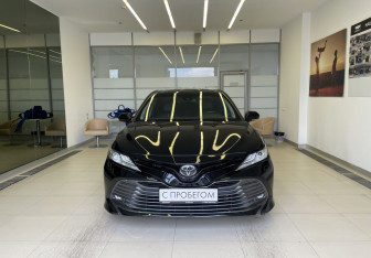 Подержанный автомобиль Toyota Camry Sedan 2019 года (2 фото)