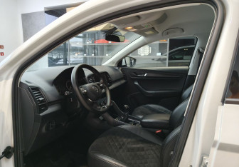 Подержанный автомобиль Skoda Karoq 2021 года (10 фото)