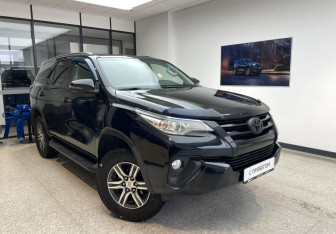 Подержанный автомобиль Toyota Fortuner 2019 года (4 фото)