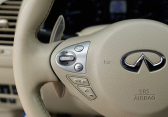 Подержанный автомобиль Infiniti FX 2012 года (12 фото)