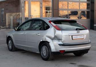 Подержанный автомобиль Ford Focus Hatchback 2006 года (7 фото)
