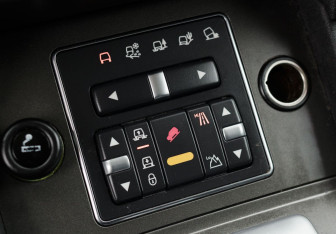 Подержанный автомобиль Land Rover Discovery 2013 года (15 фото)